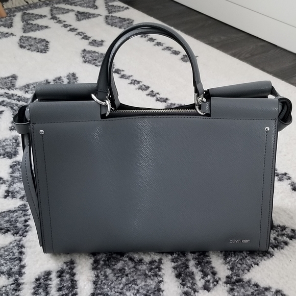 Calvin Klein Handbags - Calvin Klein Purse
